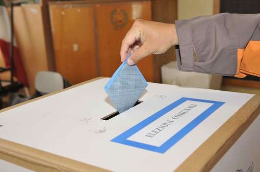 (Gallery) Portici al voto – Urne chiuse: le foto dei sindaci ai seggi