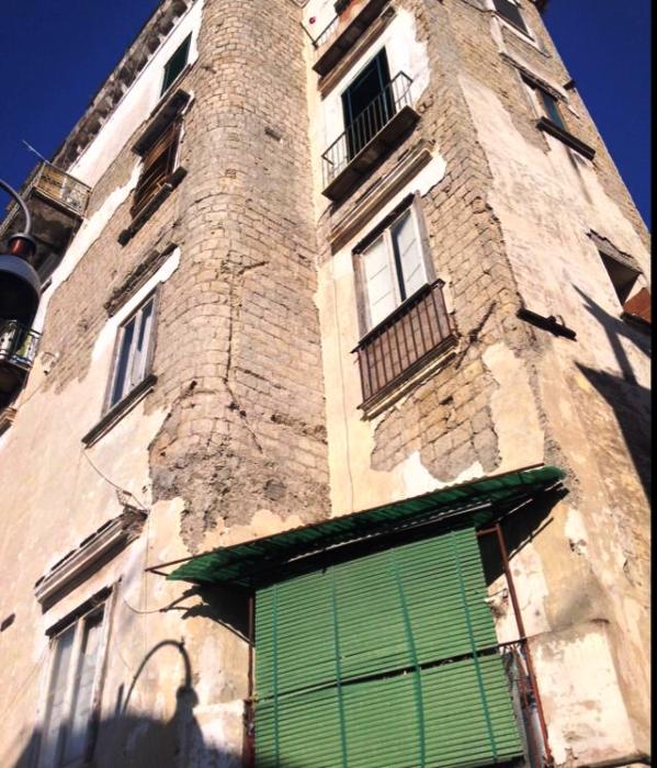 Pericolo crollo: sgomberato un palazzo a via Lorenzo Rocco (Portici)
