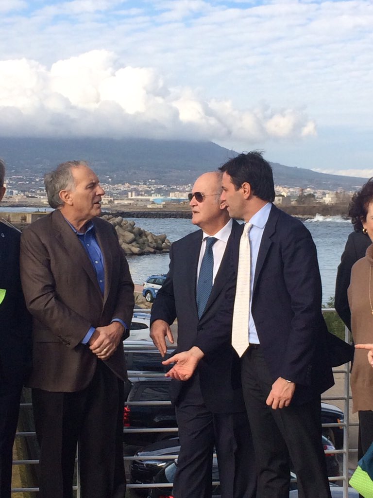 L’Ambasciatore Usa in Italia, John Phillips, a Ercolano per visitare Vesuvio e Osservatorio: «Questa terrà è davvero speciale». Buonajuto: «Un onore accoglierlo nella nostra città»