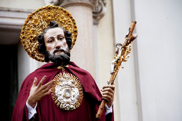Polemiche sulla processione di San Ciro: ridotta alle sole arterie cittadine principali. Padre Galdiero: “Disposizioni della Curia”