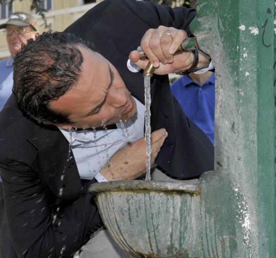L’Abc, Azienda dell’acqua pubblica di Napoli, restituirà a 130mila utenti la quota di cauzione che eccede i 44 euro previsti dalla nuove norme