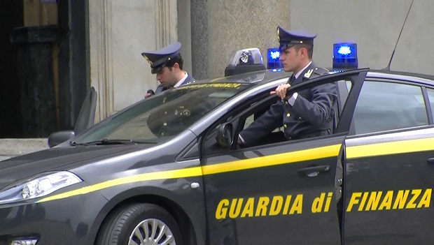 Sequestrati 65mila gadget falsi di Juve, Milan e Napoli