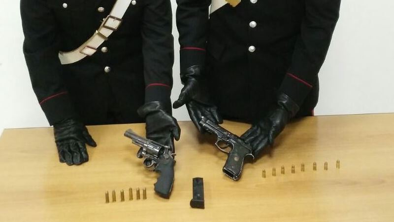Le pistole rubate a casa di un commerciante di Sant’ANastasia ritrovate dai carabinieri sotterrate sulla Strada Sannitica
