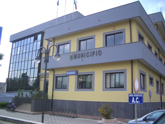 A Volla il sindaco nomina la sostituta di Coppeto in Giunta: è il giovane avvocato Giuseppina Marotta. L’opposizione monta la polemica