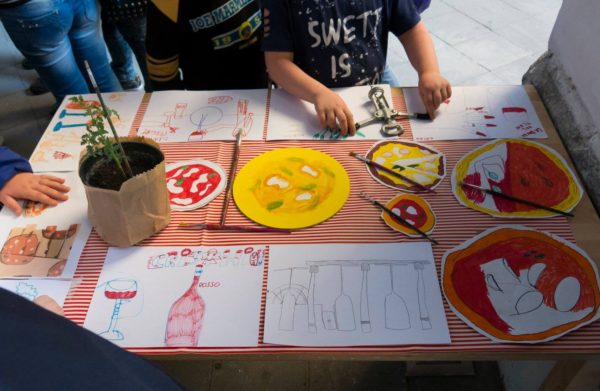 MAGNA’ A Napoli il cartone della pizza solidale per i bambini della Sanità