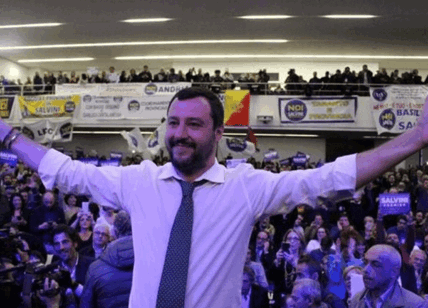 Salvini a Napoli, misure contro le stese. il Ministro degli Interni  in Prefettura e i centri sociali vanno in piazza. “Sono inutili”