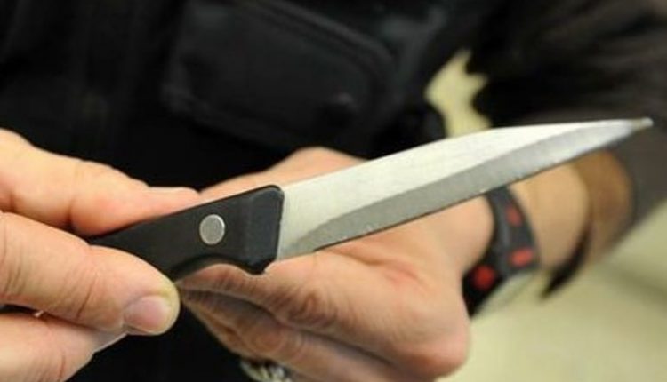Minaccia di uccidere la madre con un coltello, arrestato 26enne a Portici