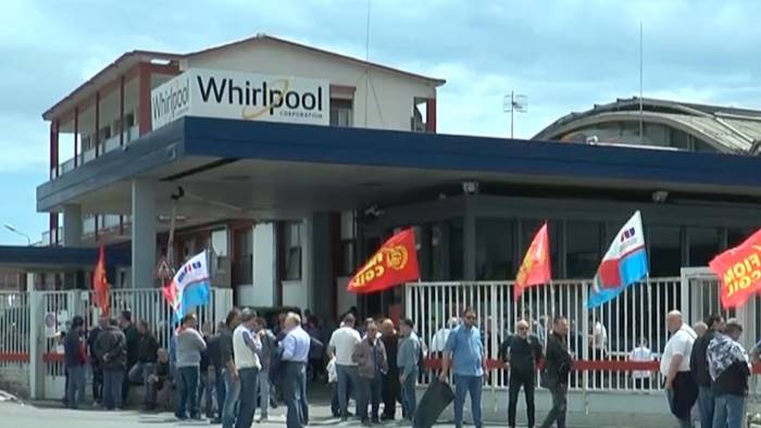 Whirlpool: notte di presidio a Napoli e assemblea: la chiusura è una tragedia