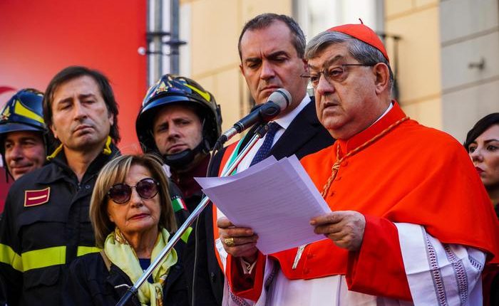 Il cardinale Sepe: “Stop violenza, deponete le armi, lasciatele cadere anche in chiesa, restando in anonimato”