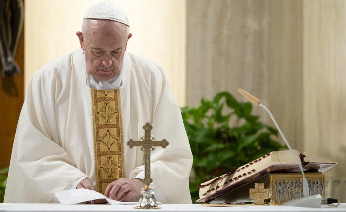 Papa Francesco: “I Politici cerchino il bene del Paese, non del proprio partito. Essere cristiano non significa solo compiere i comandamenti”