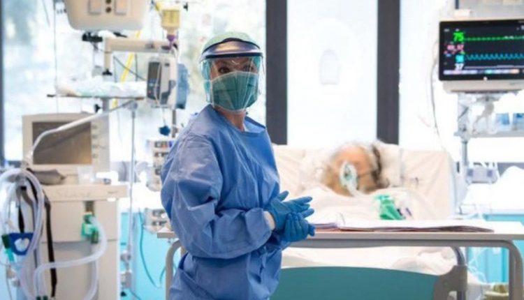 Emergenza Covid: in Campania cala tasso incidenza ma 38 decessi, aumentano ricoveri in terapia intensiva