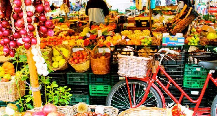 Emergenza Covid: riapertura parziale dei mercati, ecco l’ordinanza della Regione Campania. Solo prodotti alimentari o fiori, ai Comuni spetta la sicurezza