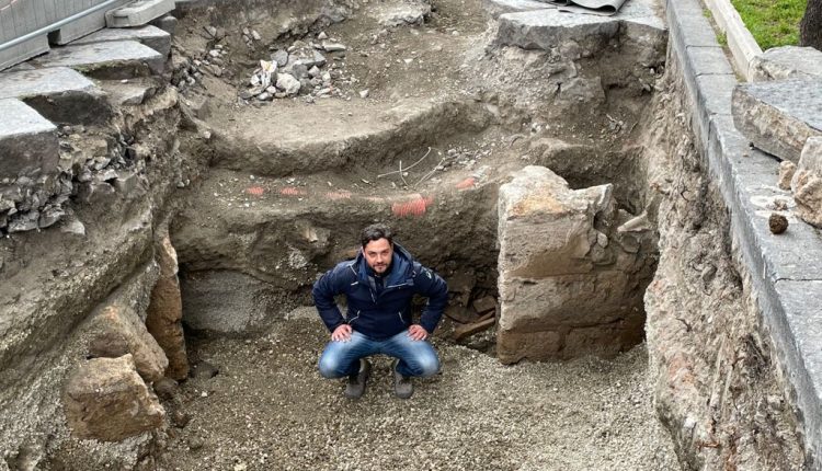 Nuovi reperti archeologici nella Pompei moderna: rinvenute tracce di un antico edificio extraurbano. A reperire i reperti, l’archeologo vesuviano Raffaele Romano 