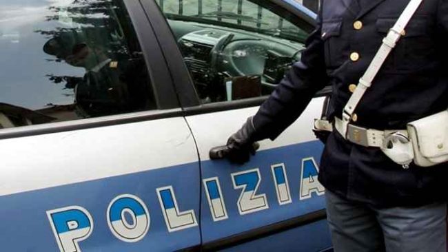 A Torre del Greco la Polizia arresta il ventenne che per difendere la mamma ha accoltellato il compagno