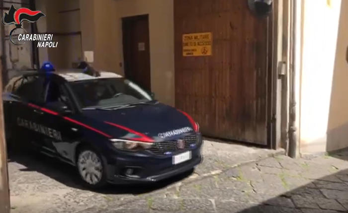Minore legato e picchiato, indagini dei carabinieri a Pomigliano d’Arco, dopo la denuncia del padre
