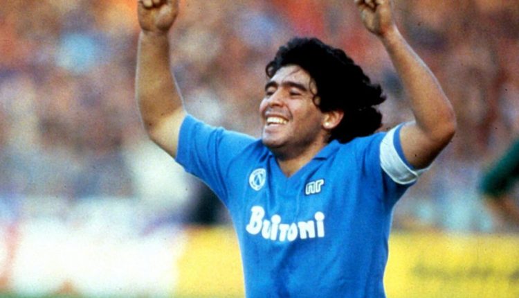 LA LEGGENDA DI UNO SCUGNIZZO –  Il Napoli Club di Pollena Trocchia e l’Associazione A.C.A.N. Vignati organizzano ad una nno dalla morte di Diego Armando Maradona una tre giorni per celebrarne la grandezza