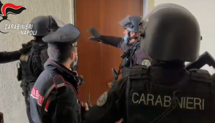 Scacco alla Camorra: 27 arresti per droga, racket ed armi. Operazione dei Carabinieri in Campania e Calabria