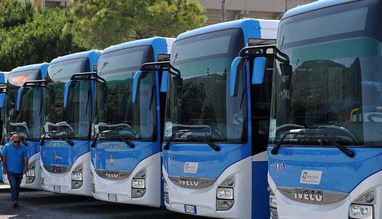 Trasporti: gara per 202 bus in Campania, si punta al green