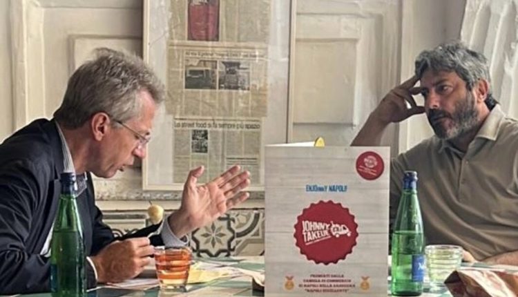 Il sindaco di Napoli Gaetano Manfredi e Roberto Fico a pranzo insieme per il futuro napoletano coi 5 Stelle 