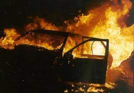 A Sant’Anastasia, incendiata l’auto di un imprenditore: la camorra o la pista passionale