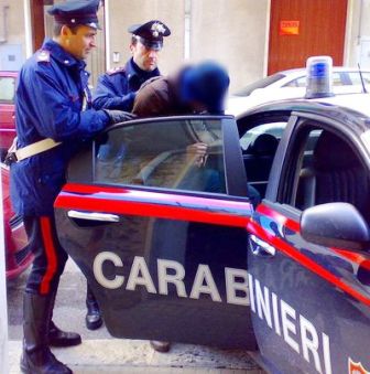 Napoli, maxi blitz dei carabinieri:  cinque arresti e 17 denunce