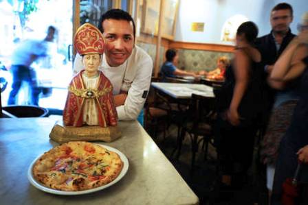 Coronavirus, l’appello del pizzaiolo Gino Sorbillo: “Fateci ripartire con le pizze a domicilio”