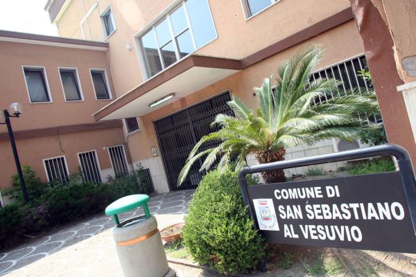 San Sebastiano al Vesuvio – Aumento della Tari e questione “Verde Pubblico”: E’ scontro tra il leader dell’opposizione Manzo e il vicesindaco Panico