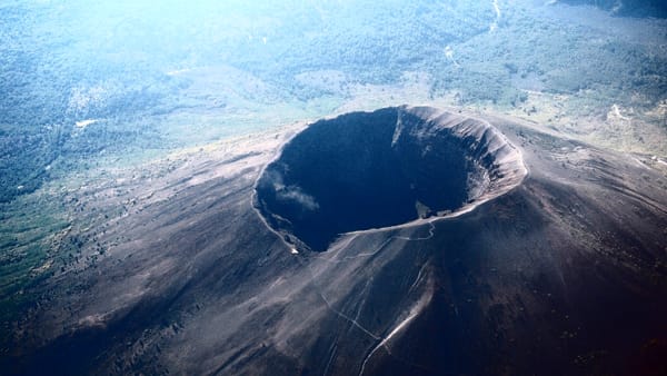 Vesuvio, piccole scosse sismiche per abbassamento cratere: l’ha dichiarato l’ex direttrice dell’Osservatorio Francesca Bianco