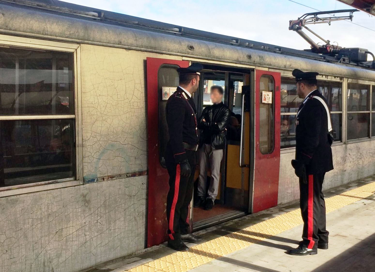 Risultato immagini per carabinieri circumvesuviana