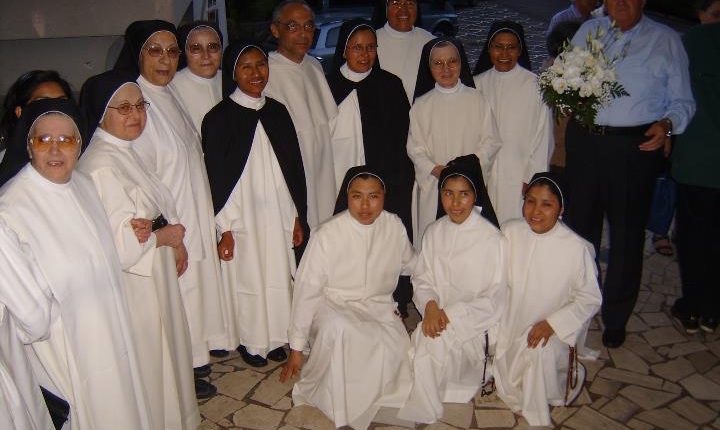 La Congregazione delle suore domenicane di Madonna dell’Arco compie ottanta anni: da domani a domenica le celebrazioni