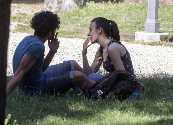 Stop al fumo nei parchi pubblici di Pomigliano d’Arco: il sindaco Russo giura il “pugno duro”. Ci riuscirà?