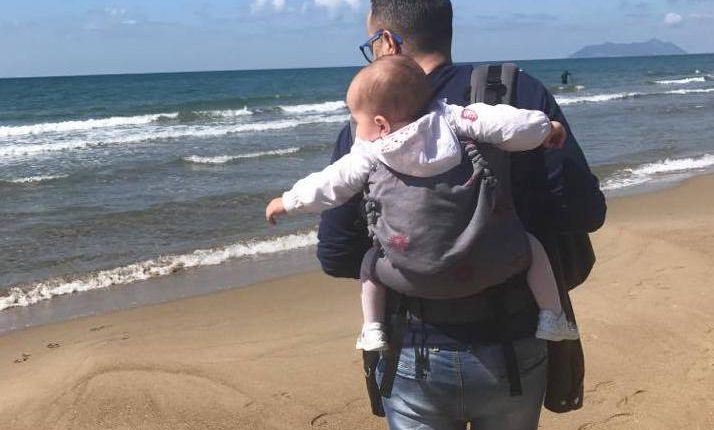 Al via la Settimana Europea del Portare: tutti pazzi per il babywearing, anche a Ercolano incontro di genitori “canguro” a Villa Favorita