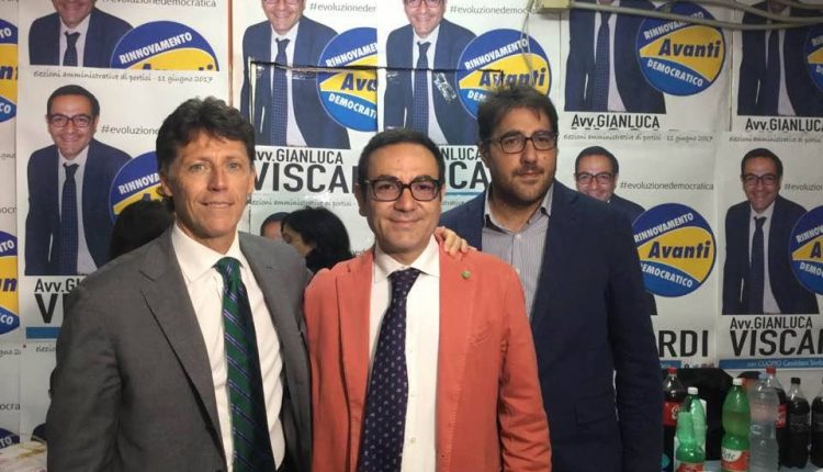 Portici verso il voto. Viscardi inaugura la sede elettorale con Cuomo e Farroni