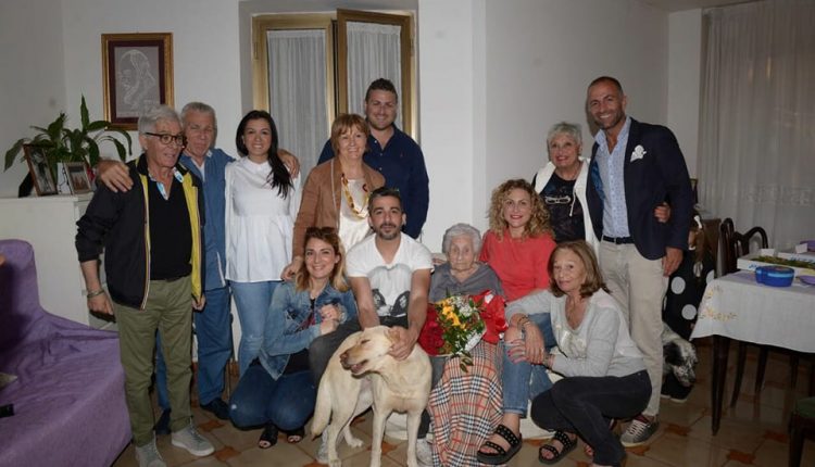 Festeggia 105 anni la prima operaia donna dell’Aerfer che a Pomigliano d’Arco realizzò Ariete: un prototipo di aereo da caccia bireattore