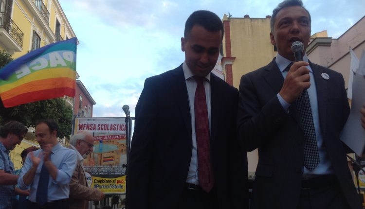 (Video) Portici verso il voto – “Non aprire quella porta ai restanti 600 candidati”. Tuona, a Piazza San Ciro, il vicepresidente della Camera, Luigi Di Maio