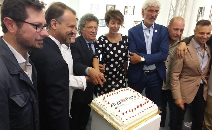 A Napoli convegni e show sulla pizza:  concorso, con premio da mille euro, approfondimenti e laboratori