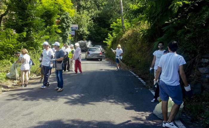 Riprendiamoci il Vesuvio: studenti, cambini e volontari in campo per ripulire il Vulcano