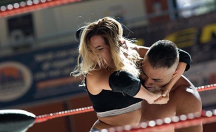 Ciak a Napoli film sulla prima wrestler italiana: la storia di Miss Monica, dall’Abruzzo agli Usa passando per San Giorgio a Cremano