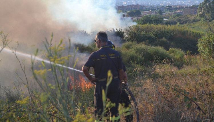 Roghi e emergenza incendi: i 13 sindaci del Parco Nazionale del Vesuvio in Prefettura assieme al vicepresidente regionale ed il sindaco di Napoli. Pronti 600 mila euro per l’area vesuviana