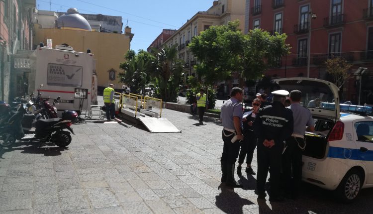 (VIDEO E FOTO) Portici – Controlli e sequestri di ciclomotori elettrici e a pedalata assistita. Operazione di Sicurezza stradale sinergica tra Polizia municipale e Ministero dei Trasporti di Napoli e Bari