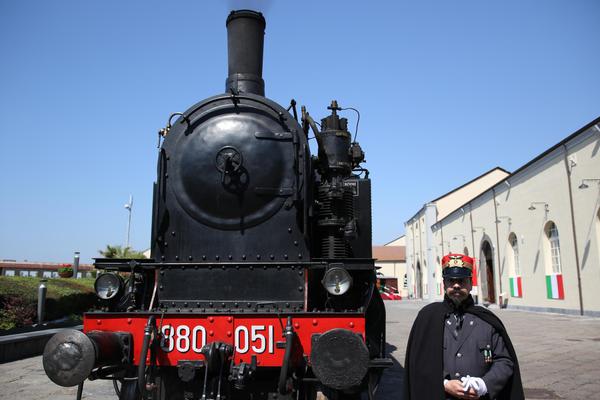 “Noi Terroni 2”. Continua il racconto della storia del Sud. Il racconto della prima ferrovia d’Italia con il senatore M5S Puglia