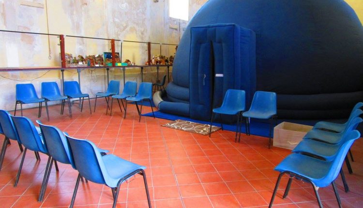 San Giorgio a Cremano. Maxi planetario itinerante nelle scuole. A scuola di astronomia con la Città dei Bambini e delle Bambine