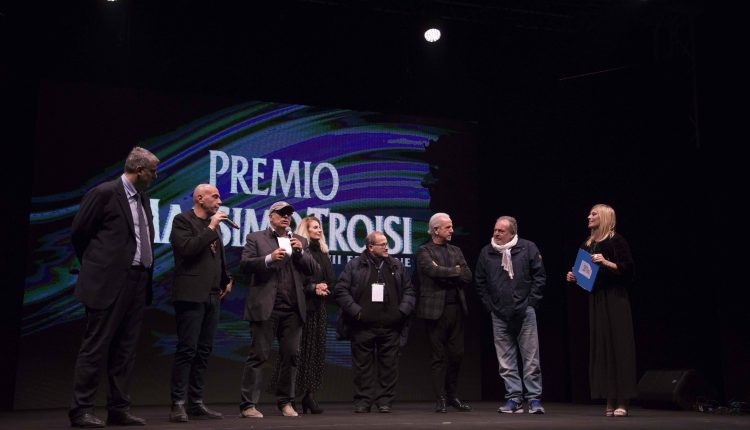 Premio Massimo Troisi, il Movimento 5 Stelle promuove il cambio di regolamento delle sponsorizzazioni