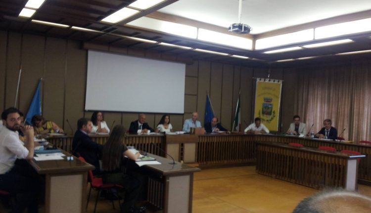 Consiglio comunale a San Sebastiano – Il Tar condanna il Comune a pagare ad un privato 3 mila euro per “negligenza amministrativa”. La Maggioranza approva tutti i punti all’ordine del giorno