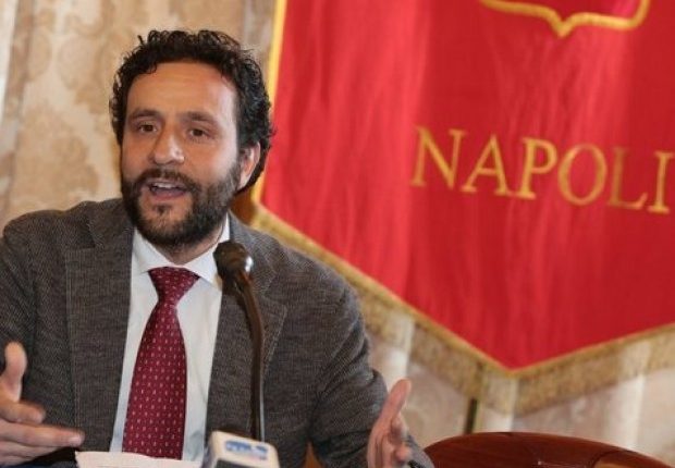 Napoli, luminarie anche in periferia: dopo le polemiche arriva la delibera del sindaco 