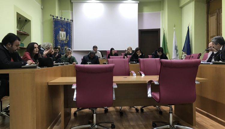 Consiglio Comunale a Pollena Trocchia: al voto, tra le polemiche, la variazione di bilancio. Campajola è il nuovo assessore