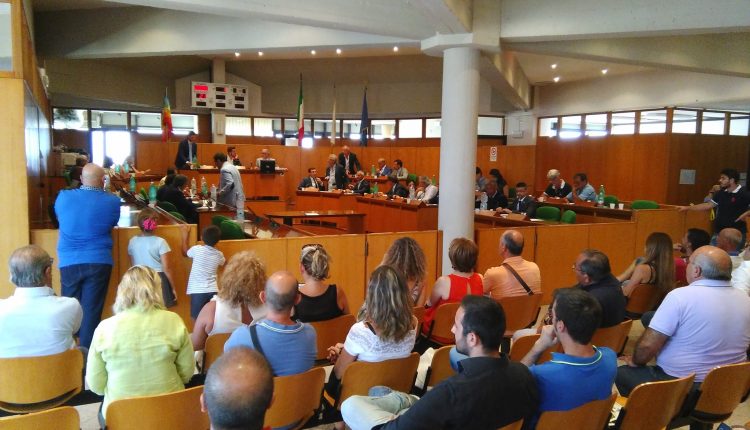 LA RACCOLTA FIRME –  A Portici l’opposizione propone di spostare la sede del consiglio comunale da Palazzo Campitelli alla sede dell’ex tribunale al centro della città