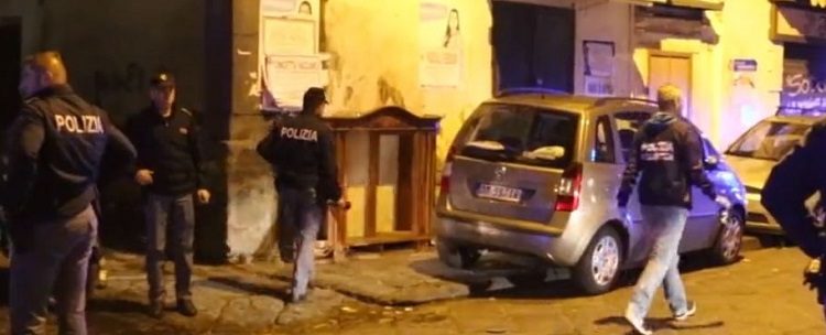 Domenica di terrore alle Case Nuove, bomba sotto casa di un boss dei Rinaldi