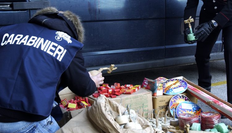 Trovato dai carabinieri di San Sebastiano al Vesuvio in auto con 227 chili di botti: denunciato 40enne di Ercolano 