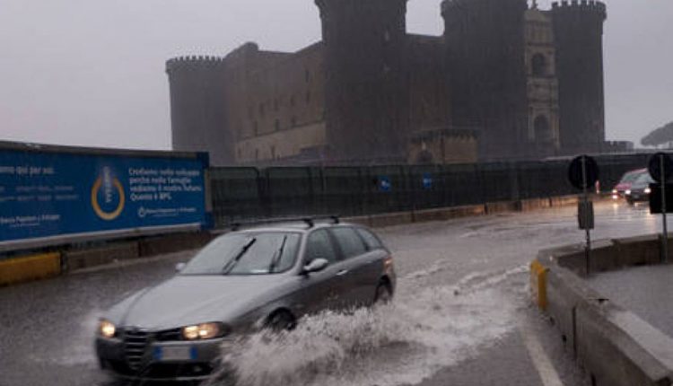 Allerta meteo in tutta la Campania, piogge forti e venti soprattutto nel vesuviano